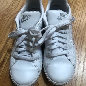 Gently worn White Nike shoes